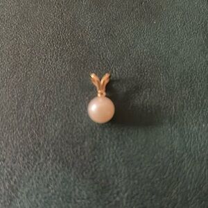 Single Pearl 10k Pendant